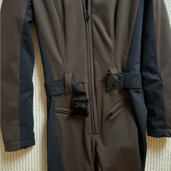 Brand new never worn brown ski suit with black faux fur - Picture 4 of 6